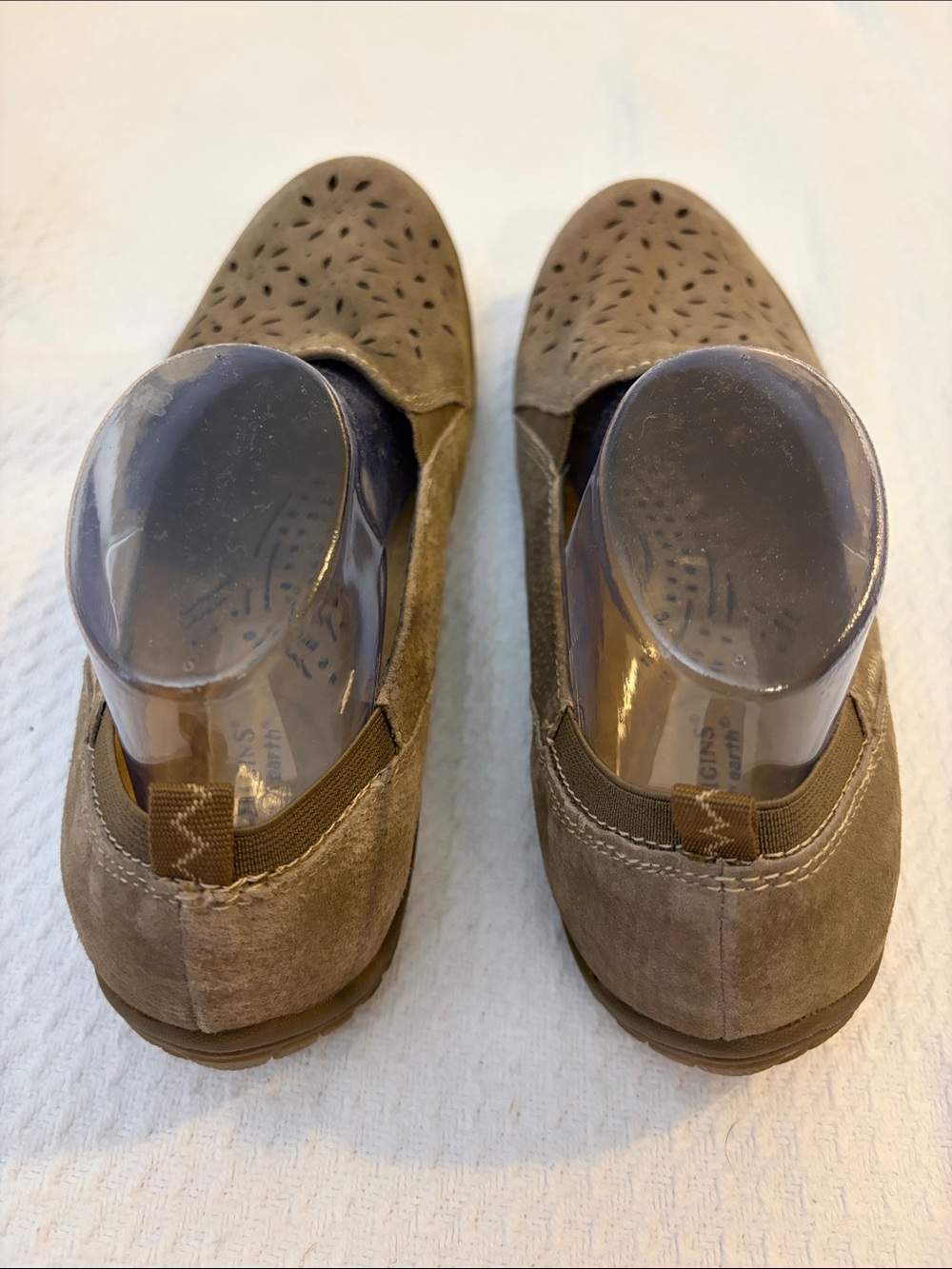 Earth Origins Sugar Leather Laser Cut Out Slip-On Loafers in Tan/Taupe Size 10 - Picture 2 of 16